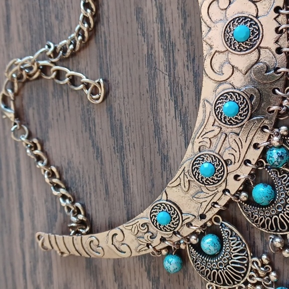 Statement Piece! Copper toned, turquoise color stone Necklace - Picture 3 of 6